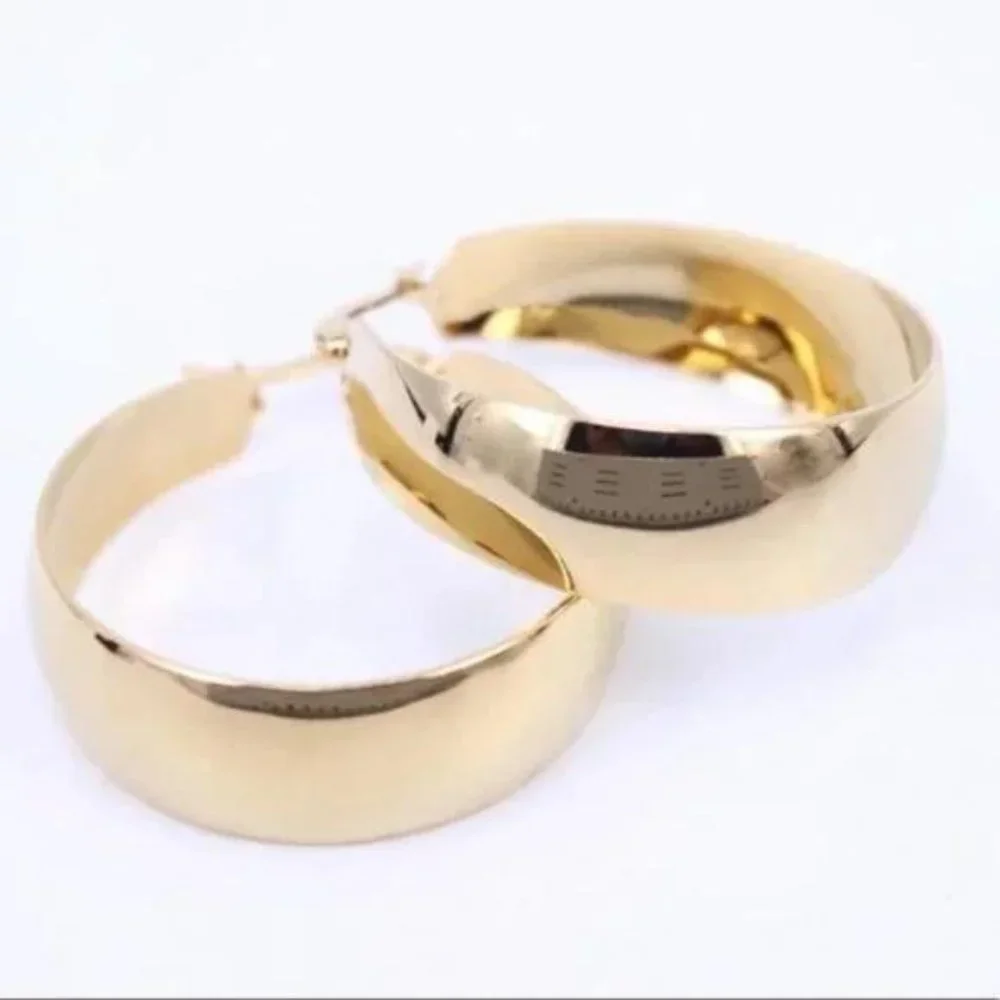 18K YELLOW GOLD 2” ROUND CHUNKY HOOP EARRINGS, BEAUTIFUL EARRINGS, CUTE EARRINGS - Picture 2 of 5